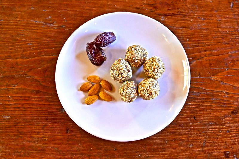 Almond & Oat Protein Balls